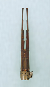 Sho(mouth organ), Design of chrysanthemum in maki-e lacquer