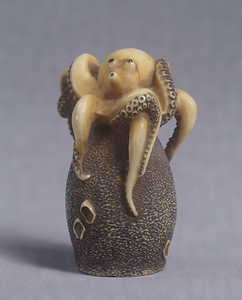 Toggle ("Netsuke") in the Shape of an Octopus Trap