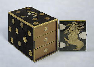 Cabinet for incense wood, Design of hollyhock crests in maki-e lacquer.