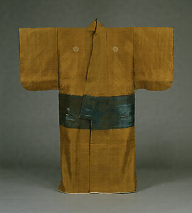 Noshime (Warriors' garment with small wrist openings) With mid-section tier on brown shijira crepe ground