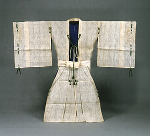 [Hitatare] (Formal garment for a warrior) Design of wisteria and undulating stripes on white figured-silk gauze