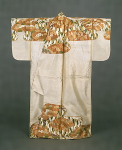 [Nuihaku] (Noh costume) Snow-covered willow and fan design at shoulders and skirt on white ground