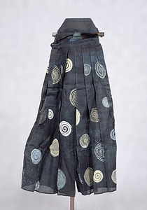 Hanbakama (Ankle-length Trousers) Swirl Design on Black Ramie Ground