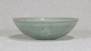Bowl Celadon glaze with inlaid pomegranates