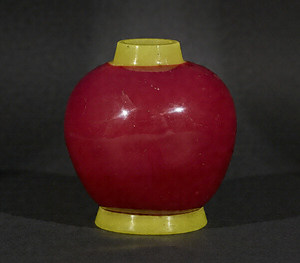 黄地赤色ガラス壺