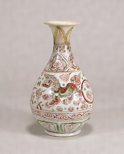 Vase Lion design in overglaze enamel