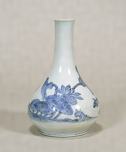 Vase Catfish design in underglaze blue