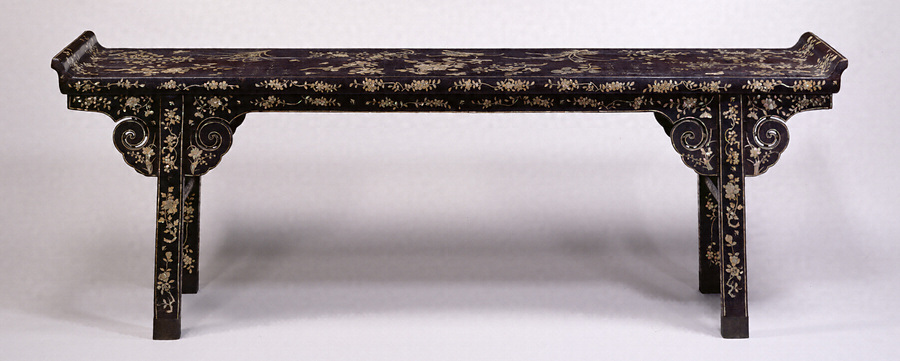 中国美術　七宝嵌黒漆花台　天板の花蝶紋、脚部の絵付けが美しい！　高さ62.5cm