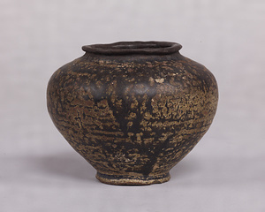 褐釉壺