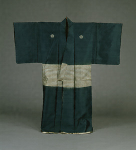 Noshime Garment (Warriors' Costume), Design of check pattern with bellflower crests on green