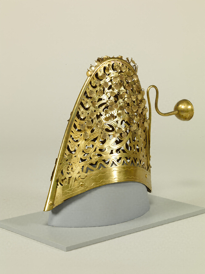 模造 金銅製透彫冠 文化遺産オンライン