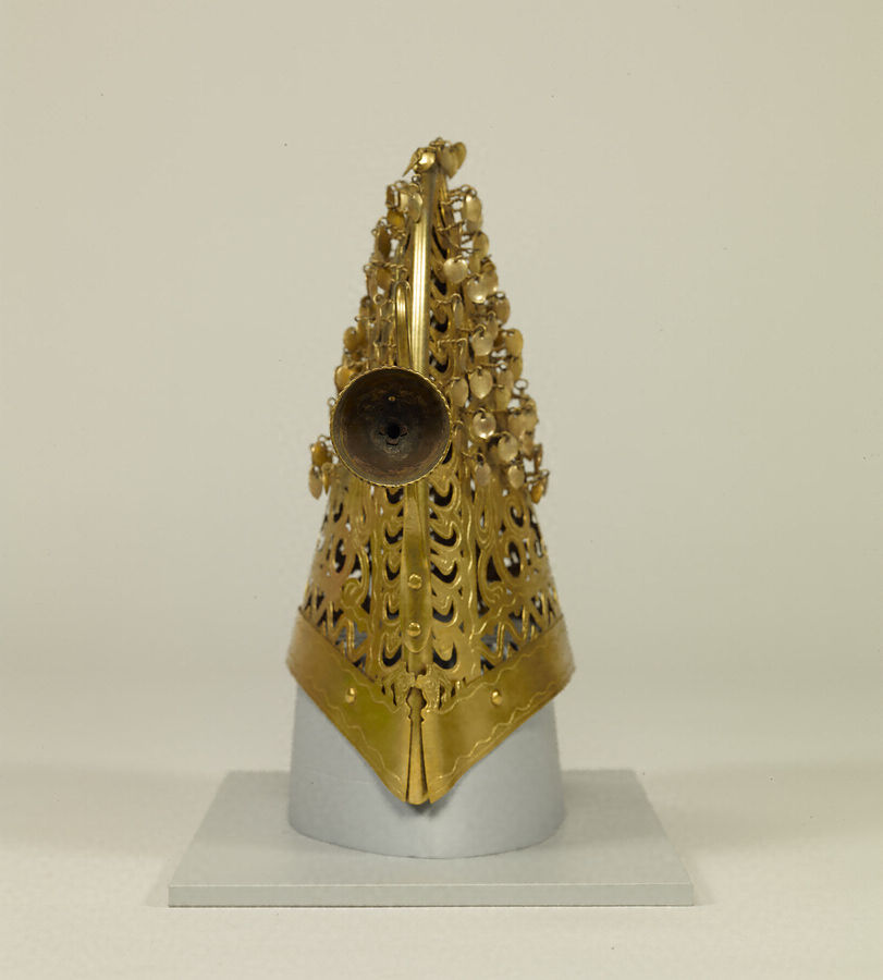 模造 金銅製透彫冠 文化遺産オンライン
