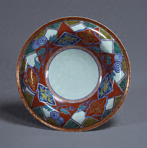 Dish with Stylized Flowers ([Karahana]) Porcelain with overglaze enamel and gold