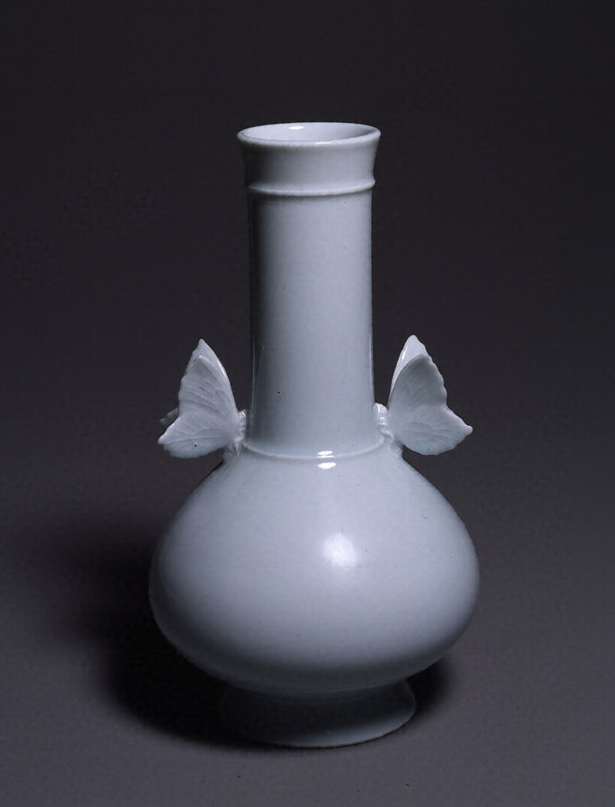 【在庫即納】初代冨永東山作　優美な白磁　浮牡丹紋瓶　花瓶 共箱 白磁