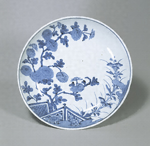 Large Dish, Chrysanthemum and fence design in underglaze blue