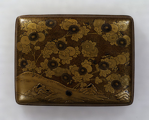Tebako (Cosmetic box), Kikujido (immortal child) design in maki-e lacquer