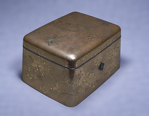 Tebako (Cosmetic box), Bush clover and butterfly design in maki-e lacquer