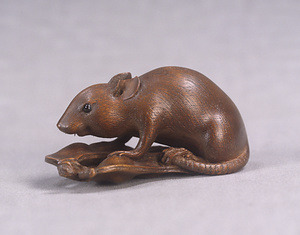 Toggle (&quot;Netsuke&quot;) in the Shape of a Mouse with Beans