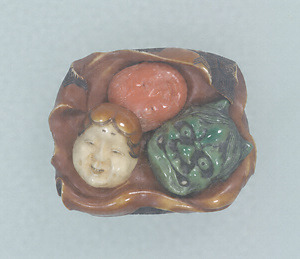 Toggle (&quot;Netsuke&quot;) in the Shape of Clustered Masks