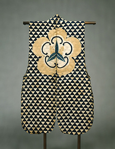 Jinbaori (Coat worn over armor), Interlocked triangles (Crests: arrowhead in stylized flower) on white ramie