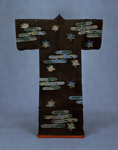 Uchikake Outer Garment Design of mists, pines, cranes and noshi emblems on black twill ground