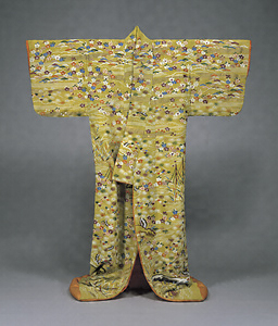 [Uchikake] (Outer garment) Design of a landscape with cherries on a yellowish-green [chirimen]-crepe ground