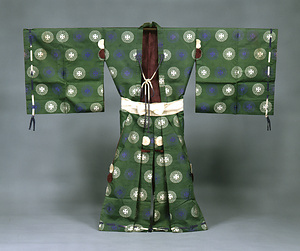 [Yoroi-hitatare] Suit Worn under Armor Brocade with flower-shaped cross and arabesque roundels on green ground