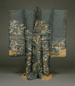 [Hitoe] (Unlined summer garment) Design of a [kasa] hat, cane, and fulling mallet on a gray [ro] gauze ground