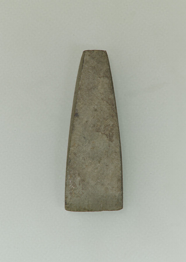 縄文期。『磨製石斧』出土品。黒蛇紋岩。　　　　つるつるに研磨されております。彫刻/オブジェ