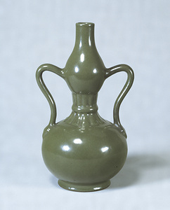 Gourd-shaped Vase with Two Handles Tea-leaf color glaze