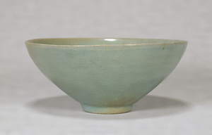 Bowl Celadon with molded arabesque