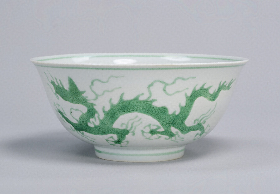 白磁緑彩龍濤文鉢 文化遺産オンライン