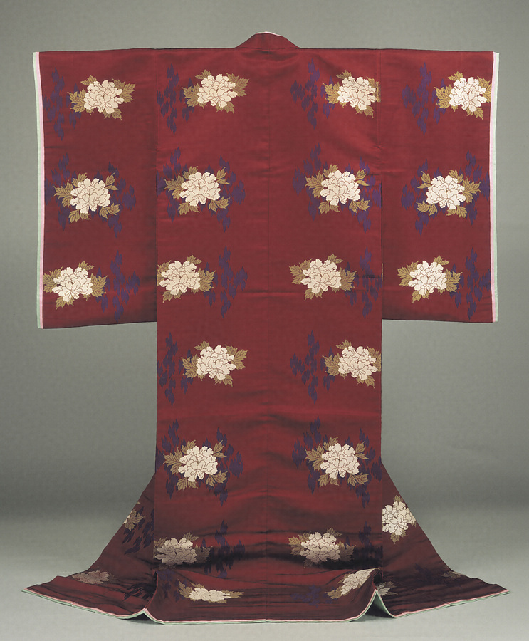 袿 蘇芳地朽木牡丹模様縫取織 文化遺産オンライン