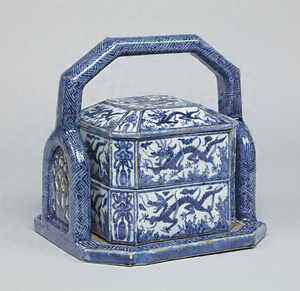 Portable Dining Set with Dragons and Waves, Porcelain with underglaze blue
