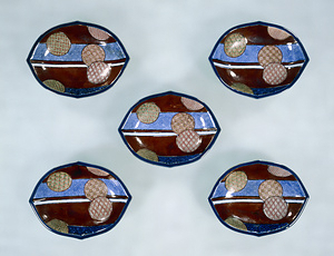 Diamond-Shaped Dishes with Roundels Porcelain with overglaze enamel