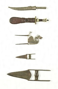 真鍮柄刀身銀象嵌変形刀子（小形）