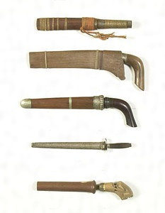紫檀柄木製鞘白銅金具Ｌ形短刀