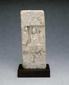 石造仏三尊龕像