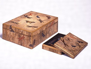 蝶蜻蛉蒔絵螺鈿料紙箱及硯箱