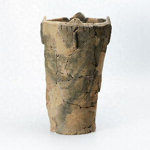 Pottery vessel with roller pattern impression