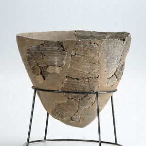 Tsunamon type pottery vessel