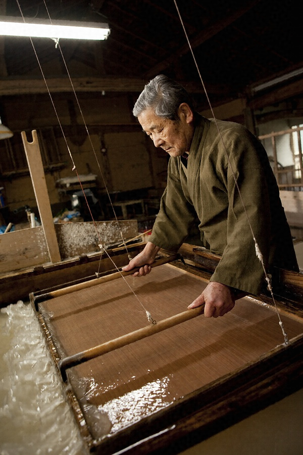 Washi : Craftsmanship of Traditional Japanese Handmade Paper 