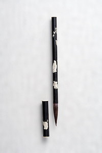 黒漆螺鈿太湖石人物図木管筆