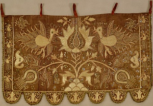 ビロード地花樹鳥文様刺繍装飾用掛布