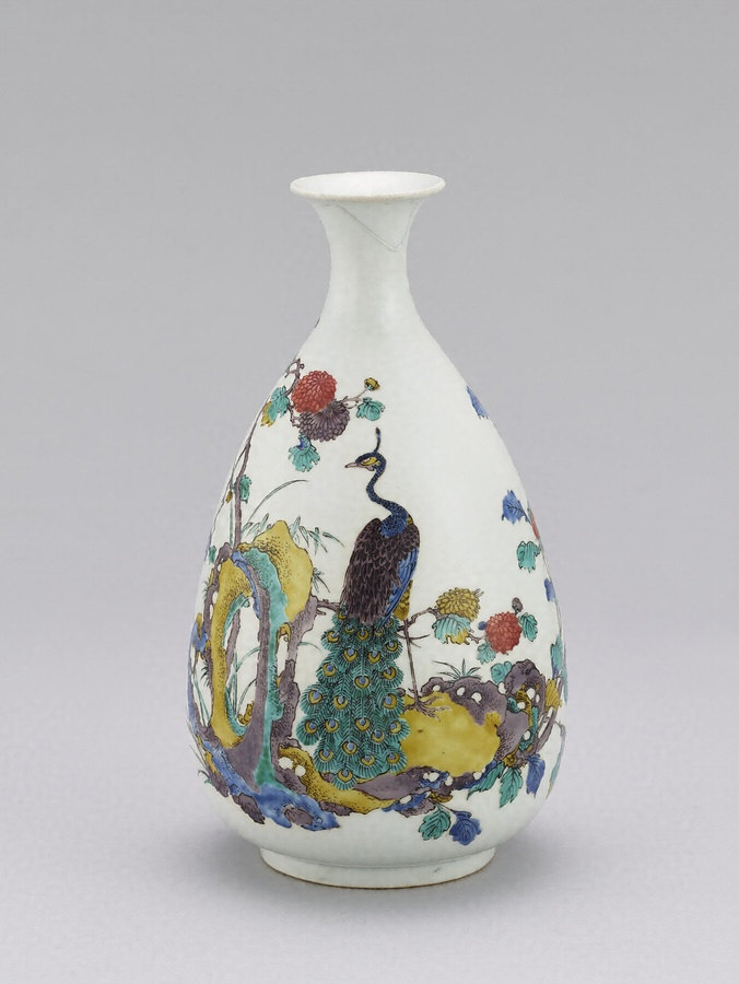 色絵孔雀牡丹太湖石図瓶 文化遺産オンライン