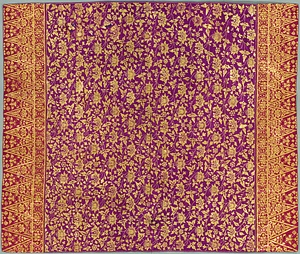 紫地花唐草文様印金装飾布