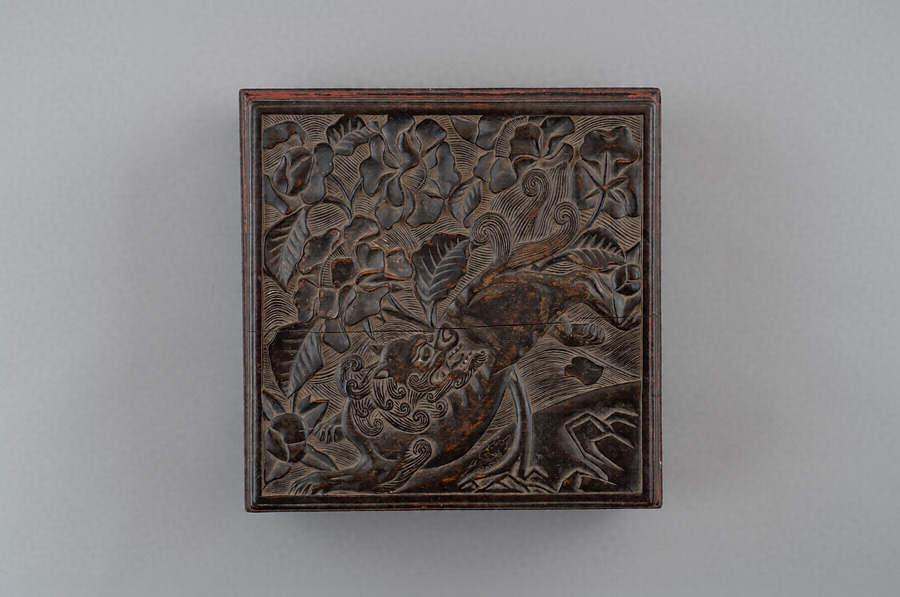 獅子牡丹彫木彩漆硯台 文化遺産オンライン