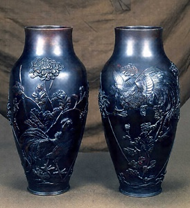 鶏菊文鋳銅細棗形花瓶