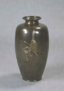 前田公像象嵌鋳銅花瓶