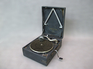 サロン蓄音機（英グラモフォン社，HMV Model 163） 文化遺産オンライン